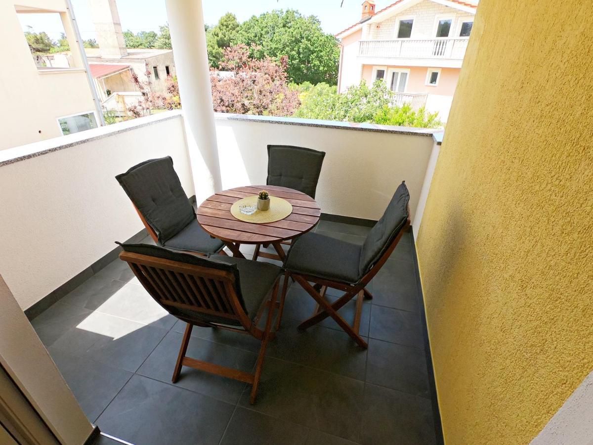 Apartment Balcony,1589605970:JPEG