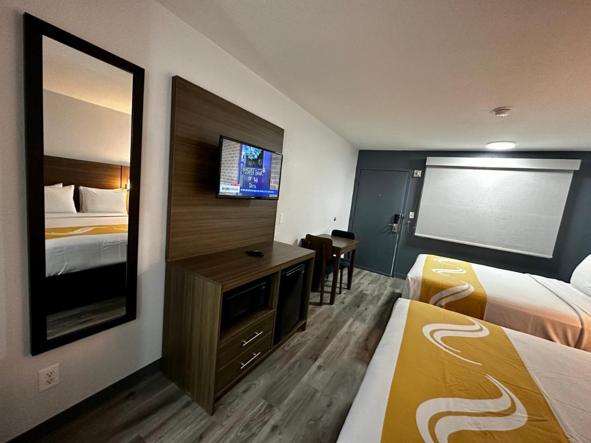 Queen Room Two Queen Beds Roll Shower Disability Access or Non Smoking,1424366292:JPEG