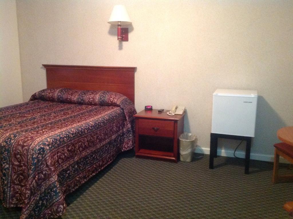 Standard Queen Room