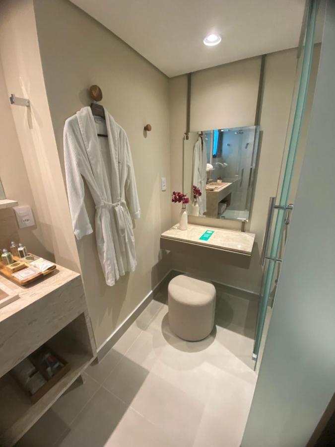 Suíte com Cama King-size e Banheira de Hidromassagem