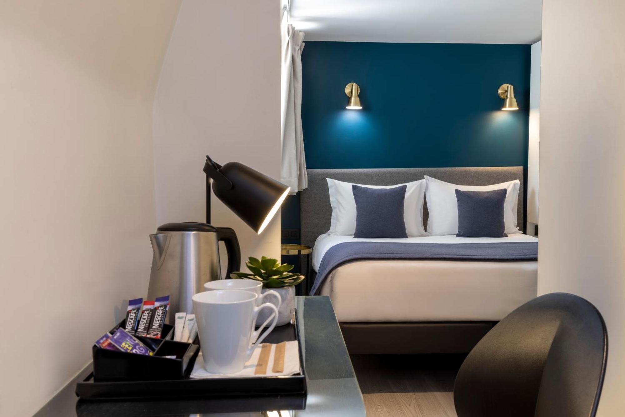 2 nebeneinander liegende Doppelzimmer