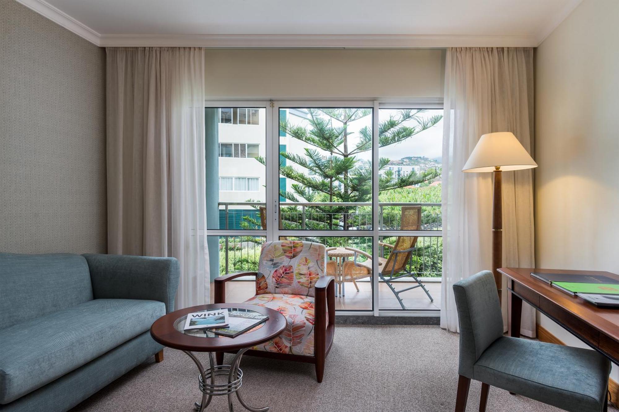 Chambre Lits Jumeaux (2 Adultes + 1 Enfant) - Vue sur Terres