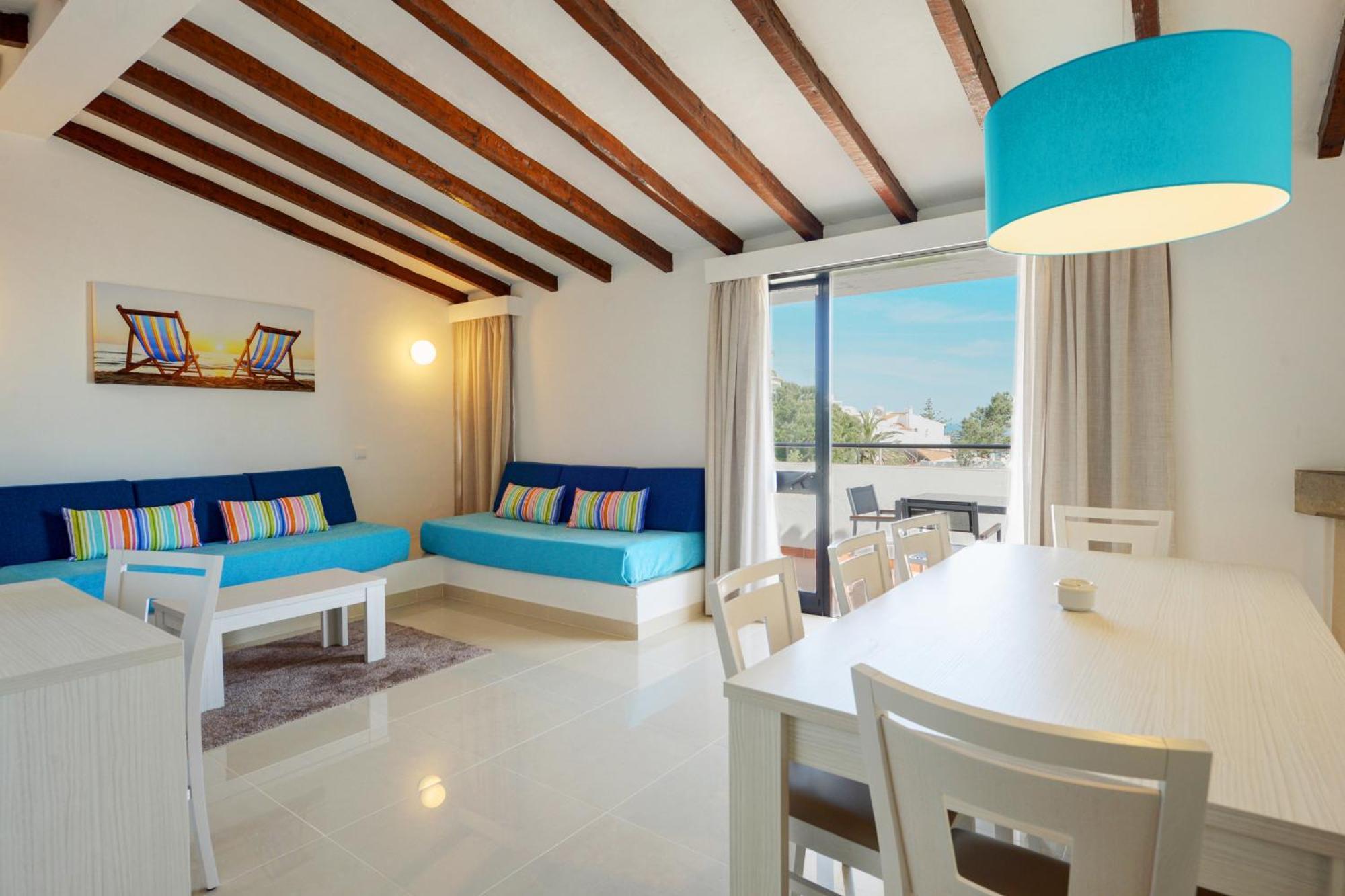 Deluxe Three-Bedroom Apartment Sea View,1433289682:JPEG