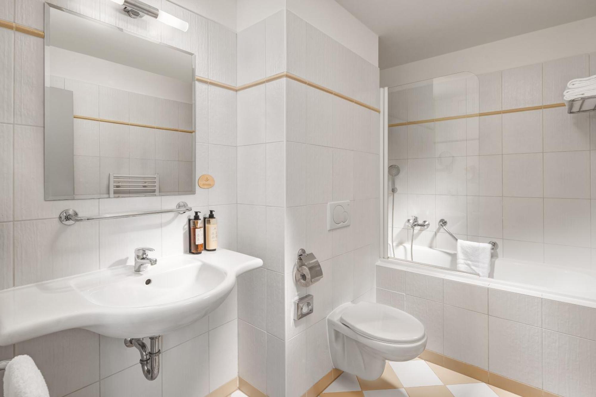 Standard Double or Twin Room,1209765181:JPEG