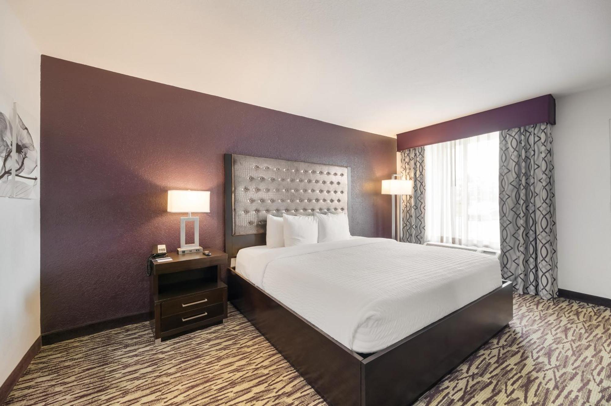 King Room with Roll-In Shower - Disability Access (No Resort Fee),1435200001:JPEG