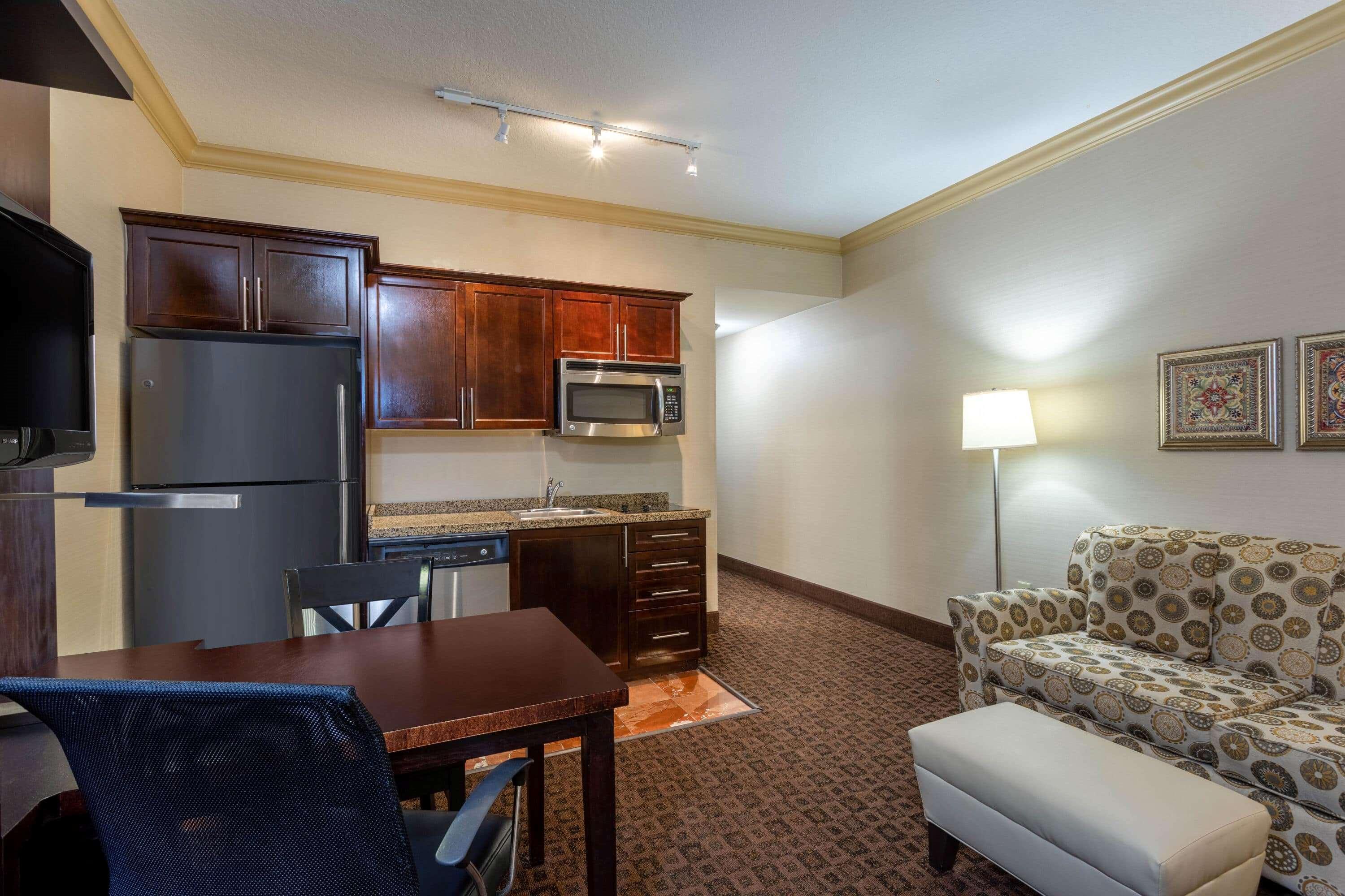 2 Queen Beds and 1 King Bed, Two-Bedroom, Mobility Accessible Suite, Non-Smoking