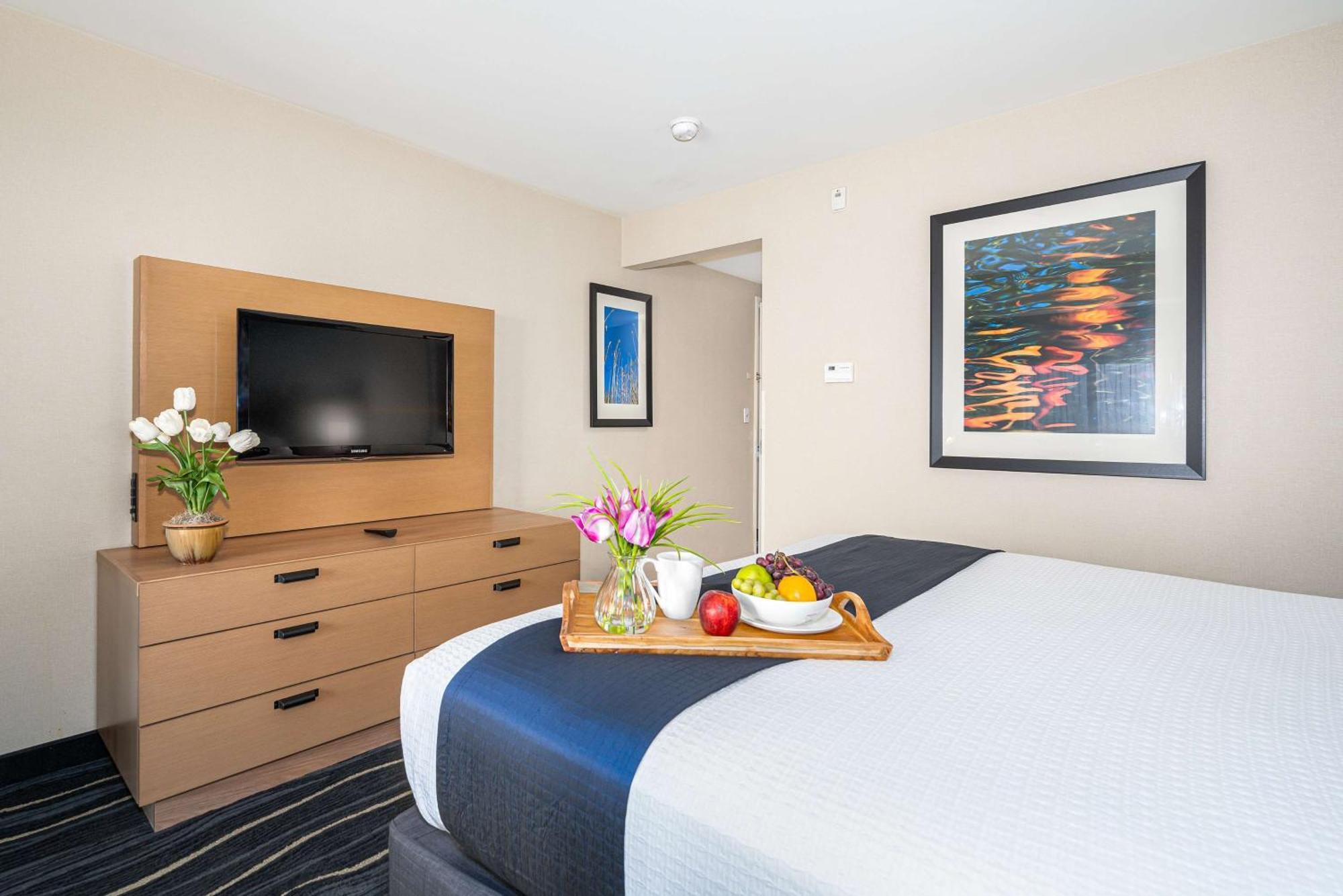 King Room with Balcony - Non-Smoking,1542016918:JPEG