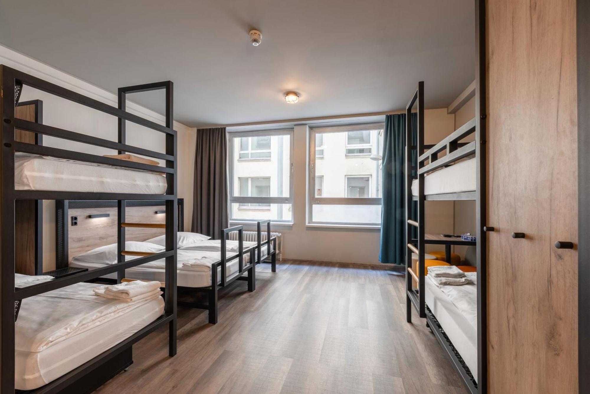 Six-Bed Room,832477961:JPEG