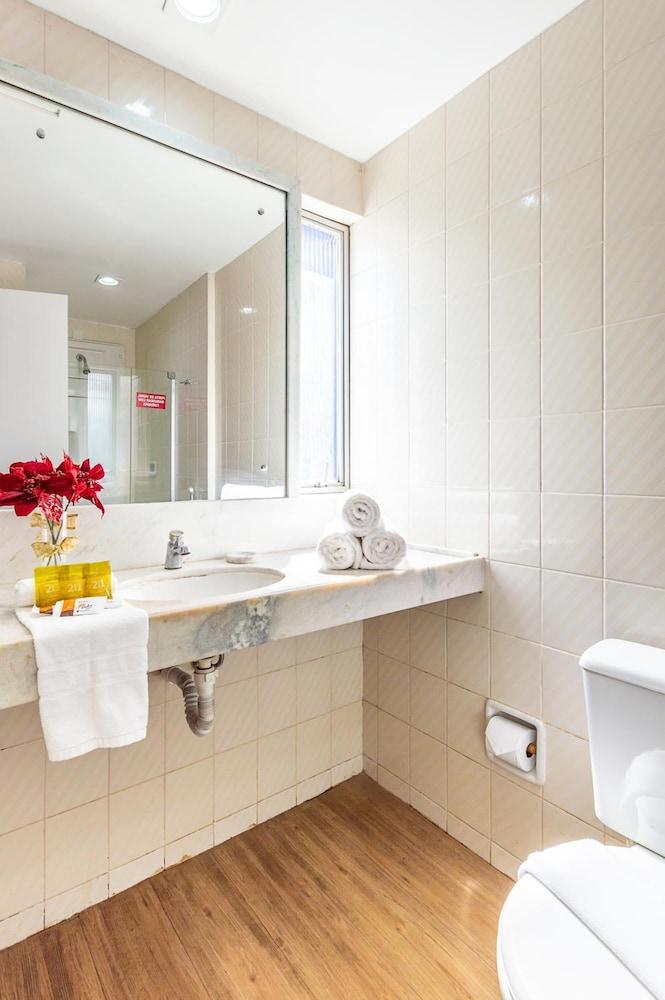 Premium Triple (Double + 1 single beds) Room with Sea View