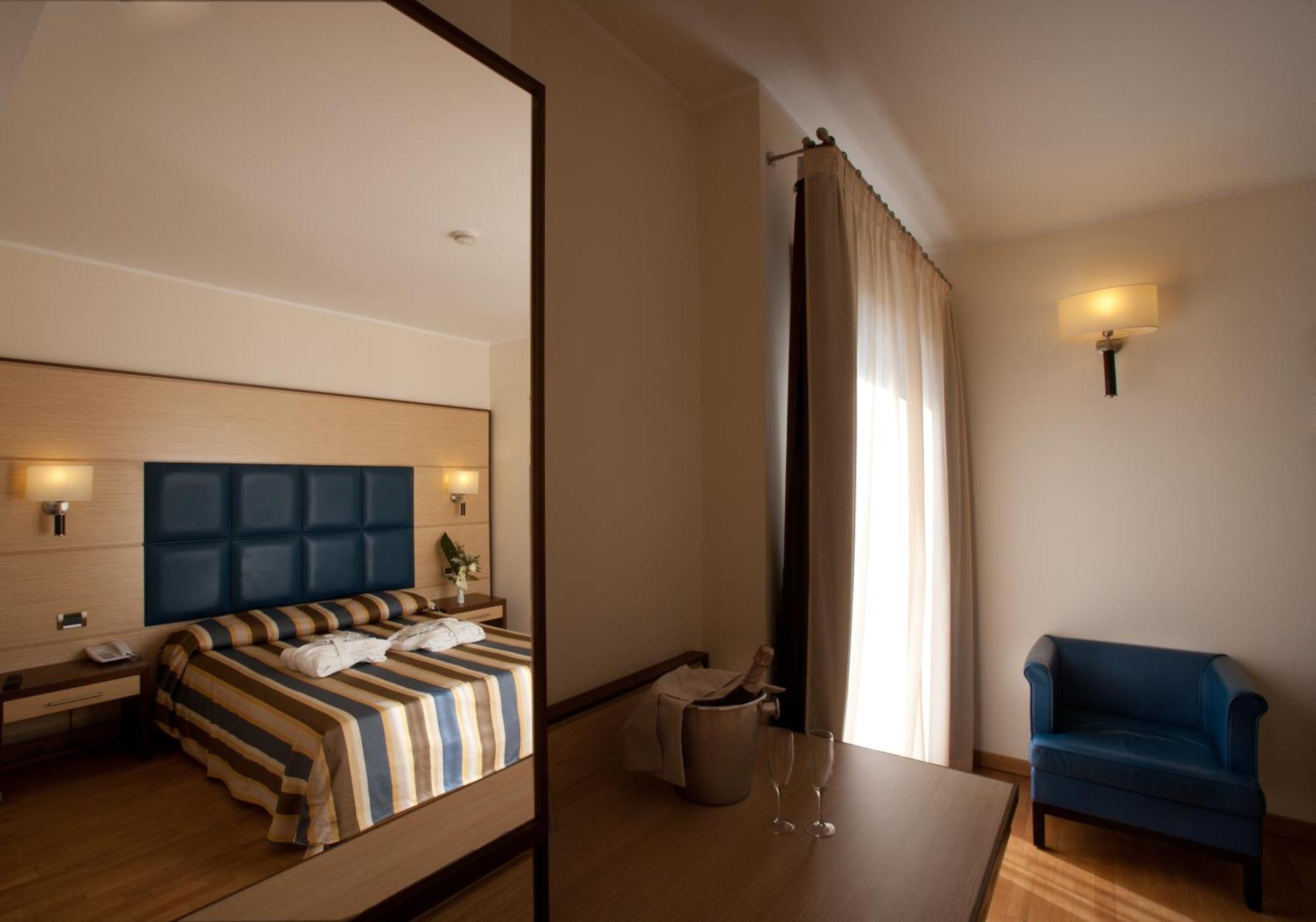 Superior Double Room,682288047:JPEG