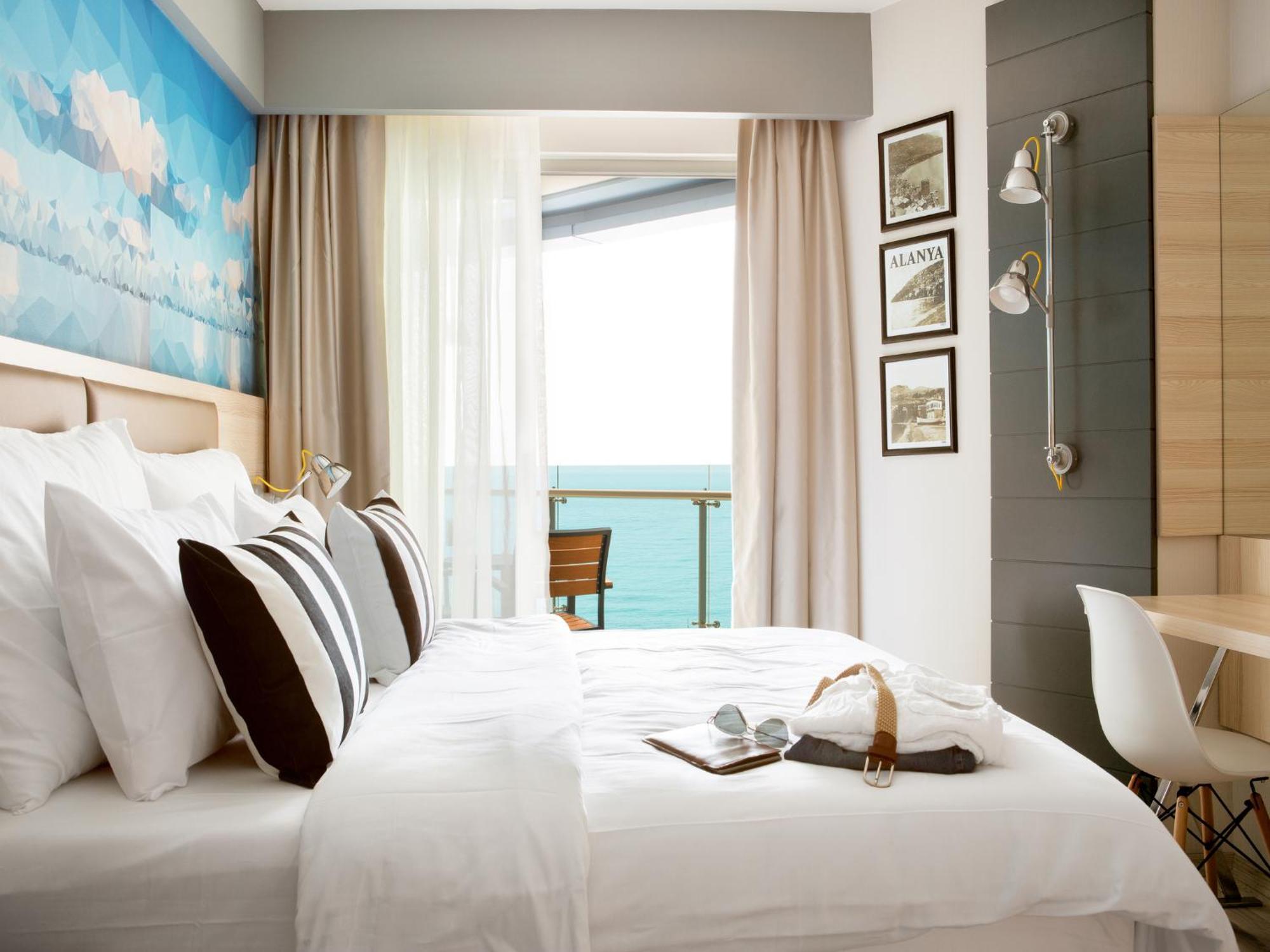 Tweepersoonskamer met 1 of 2 Bedden en Gedeeltelijk Uitzicht op Zee