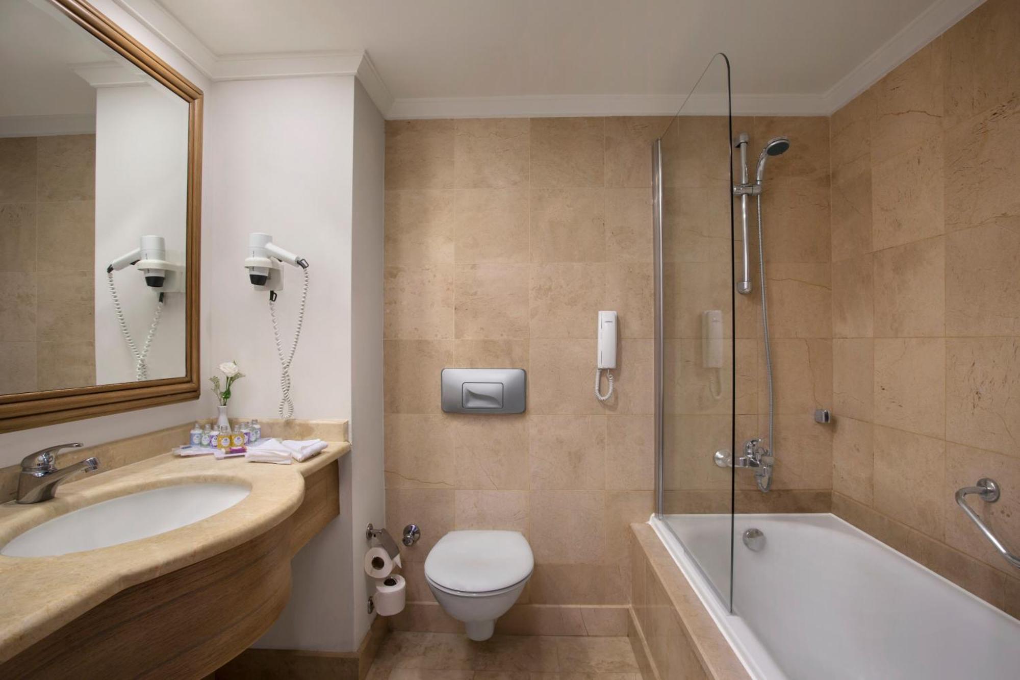 Suite Junior (3 Adultes + 1 Enfant)