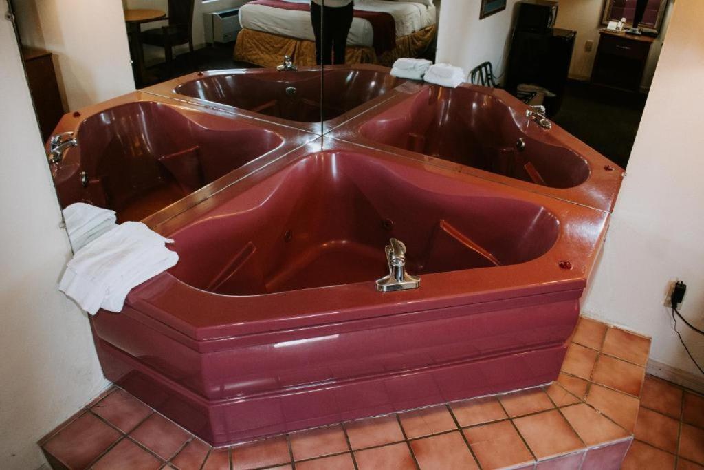 Deluxe King Room - Non-Smoking,943408393:JPEG