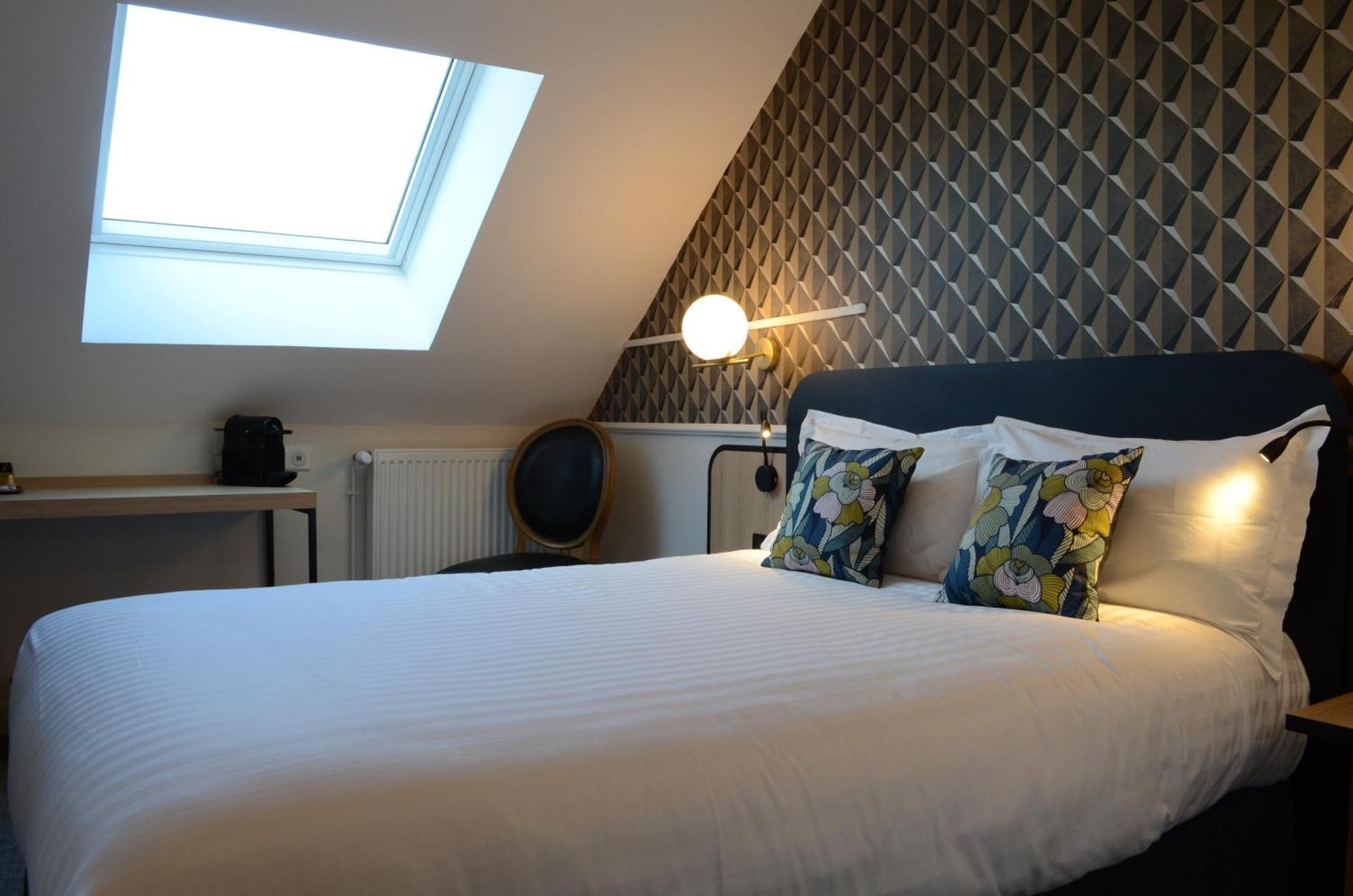 Small Double Room,1445013835:JPEG