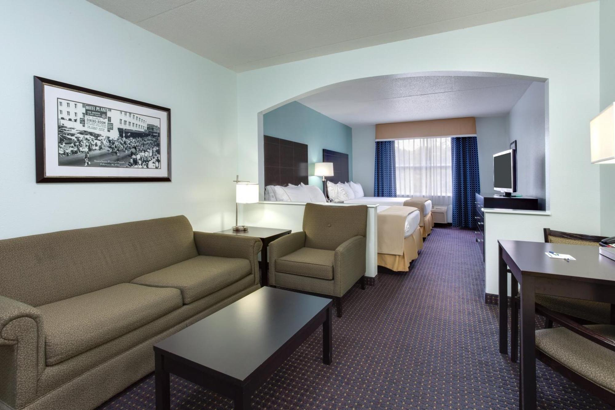 Queen Suite with Two Queen Beds and Sofa Bed