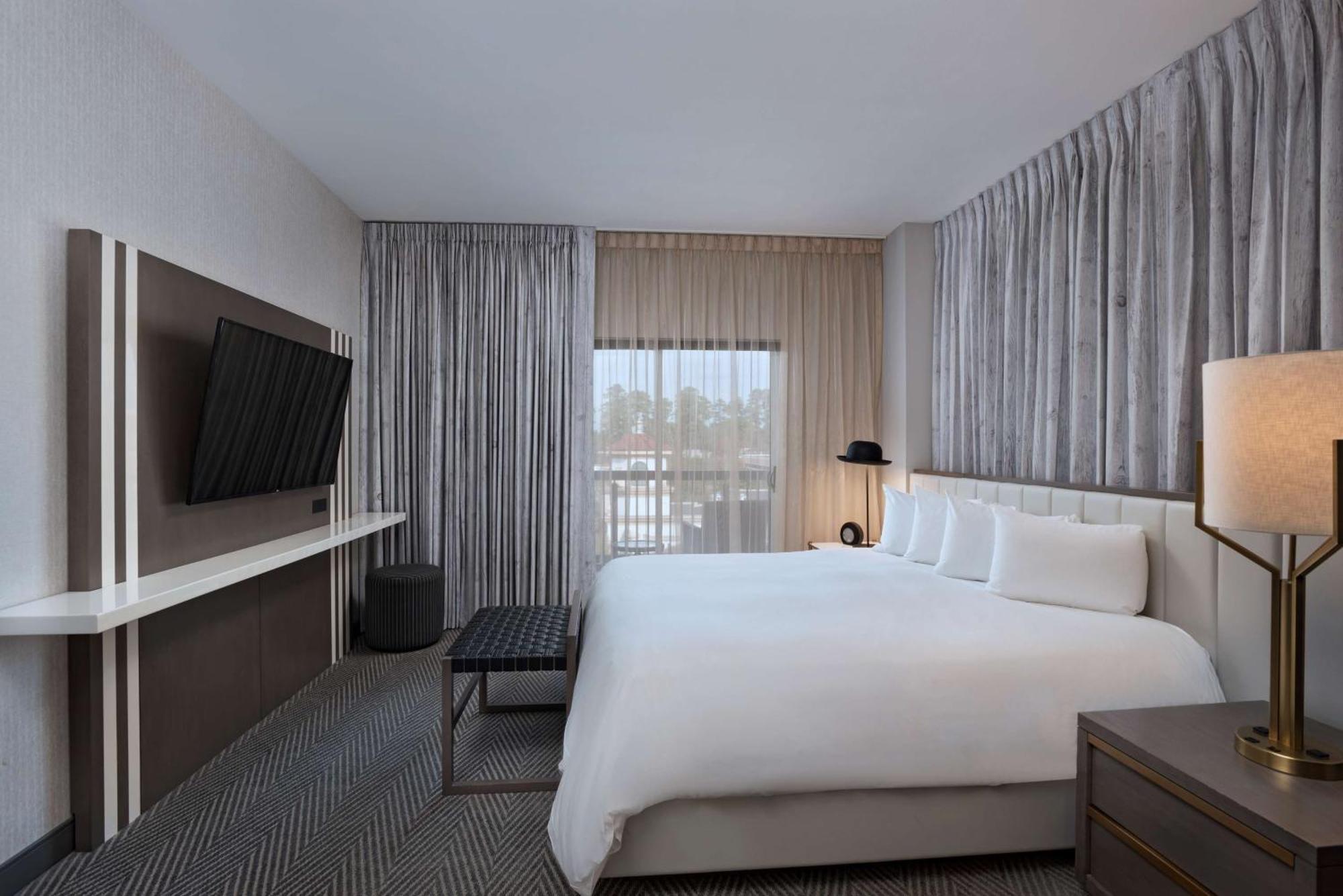 1 King Bed