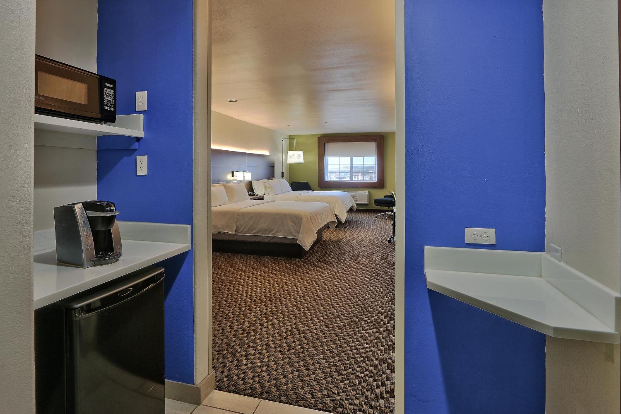 Standard Queen Room with Two Queen Beds