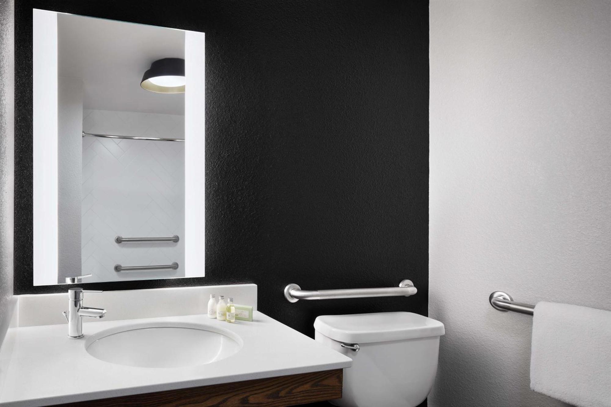 King Room with Mobility Accessible Tub