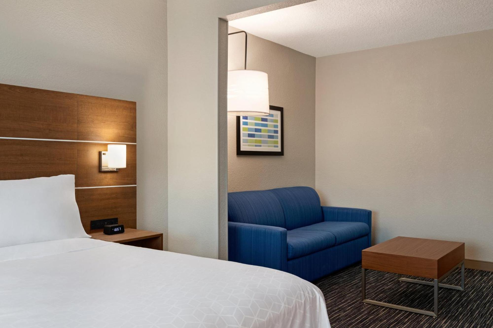 One-Bedroom King Suite with Sofa Bed,1458244384:JPEG