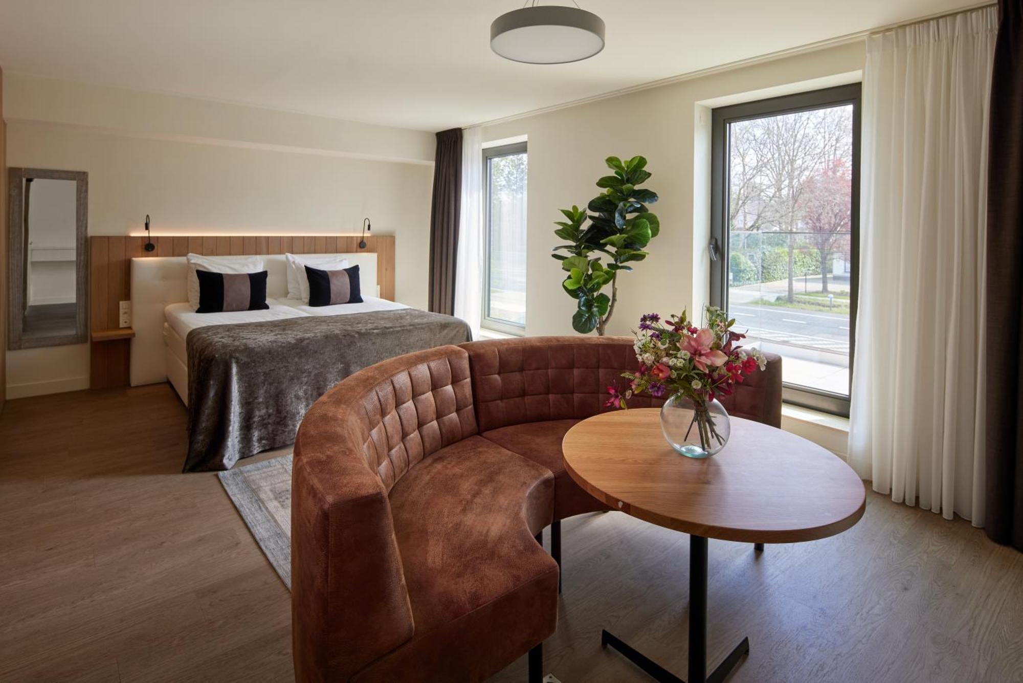 Executive Room,1232796137:JPEG