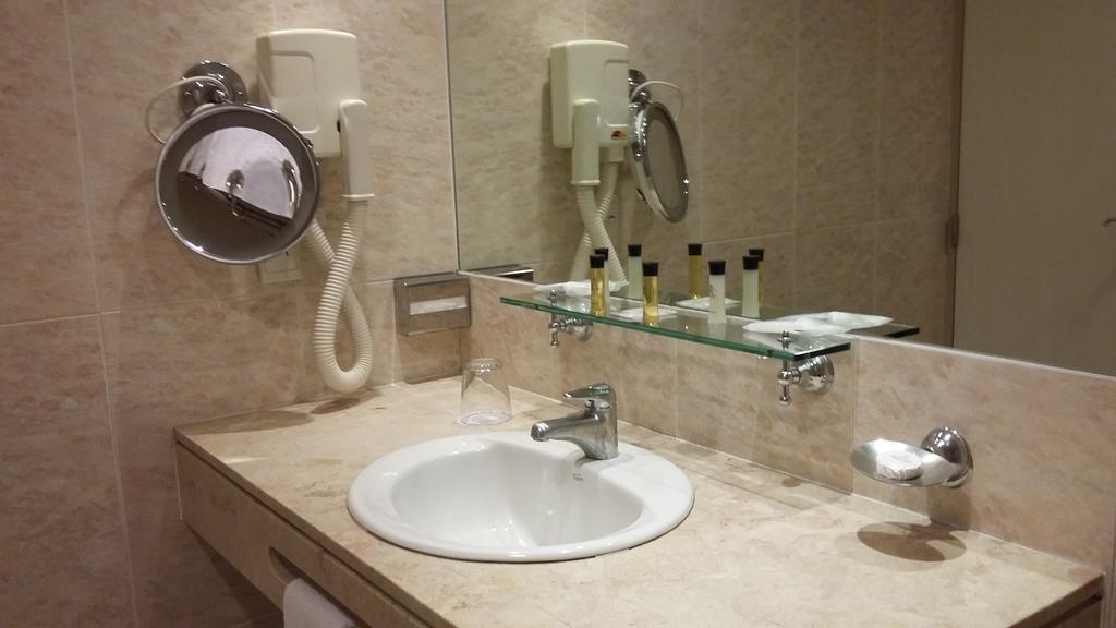 Quarto Familiar (2 Adultos + 2 Crianças)
