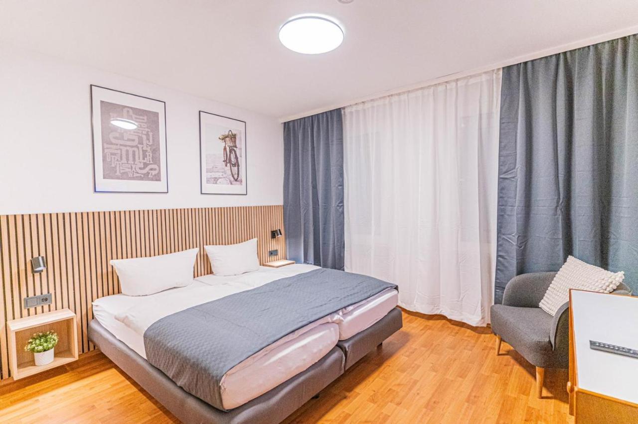 Dreibettzimmer mit Bad