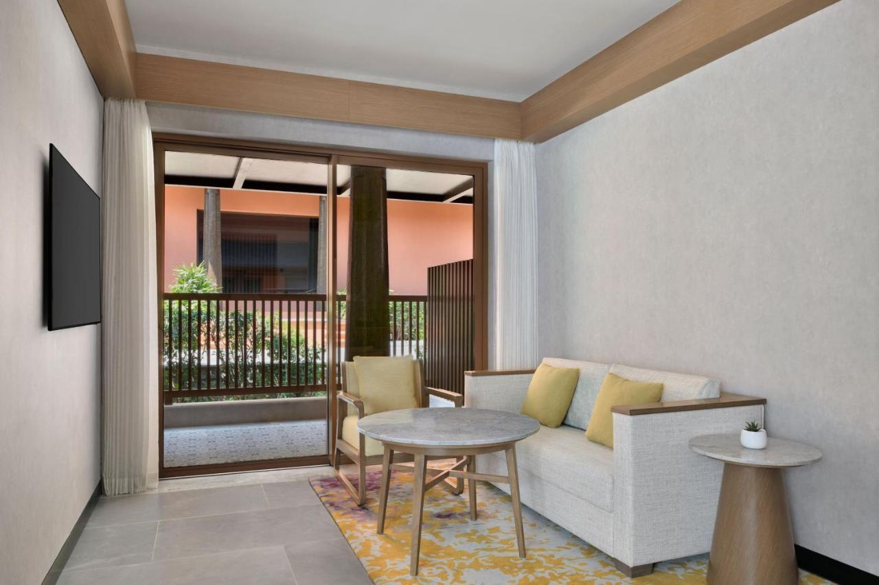 Heritage Queen Room with Balcony and Courtyard View