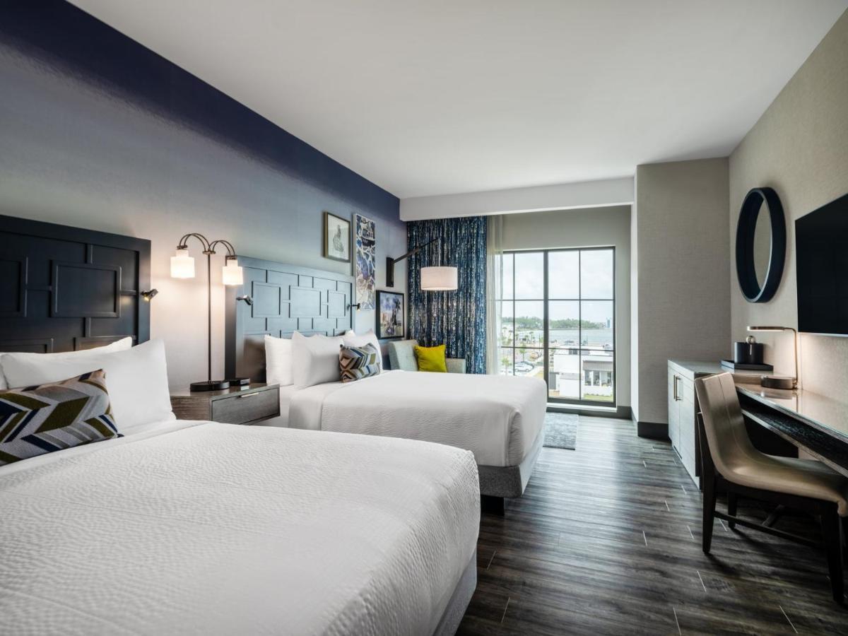 Queen Room with Two Queen Beds and Bay View - Communications Accessible