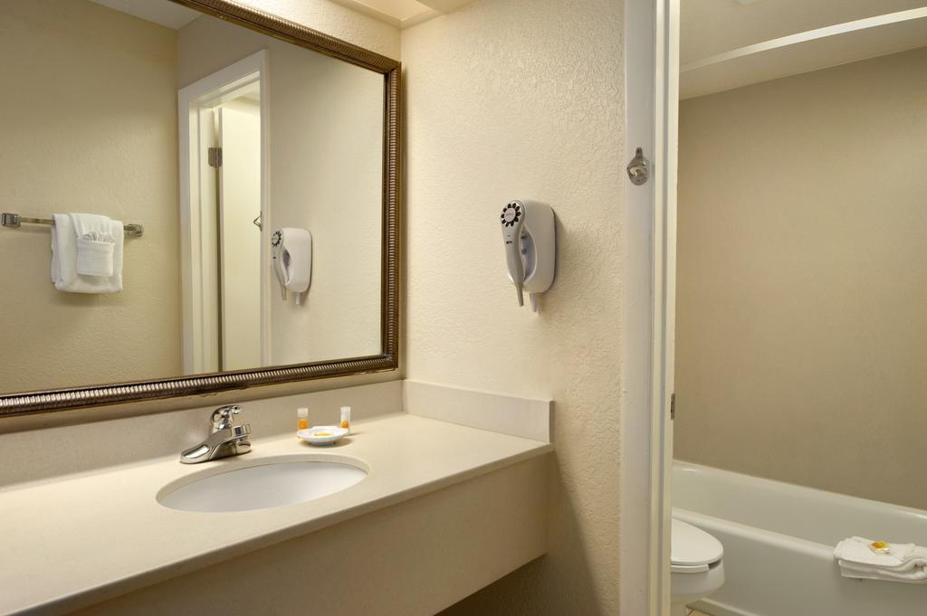Two Queen Beds – Pet Friendly or Non-Smoking,1498547482:JPEG