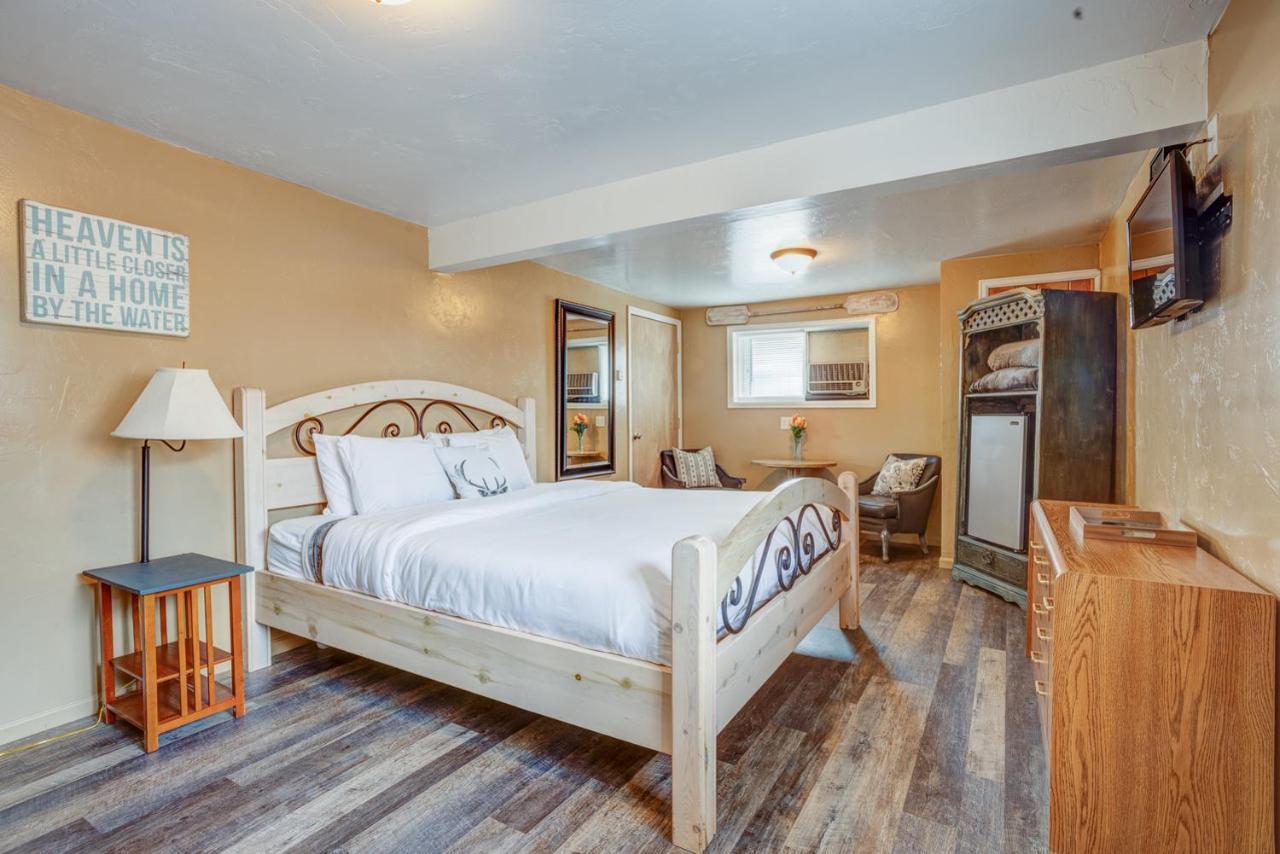 Deluxe King Room