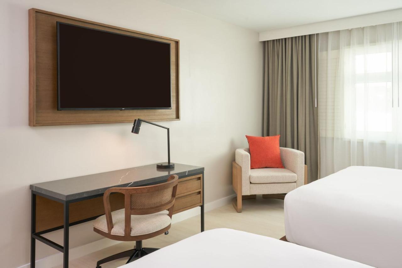 One-Bedroom Larger Suite,1498867381:JPEG
