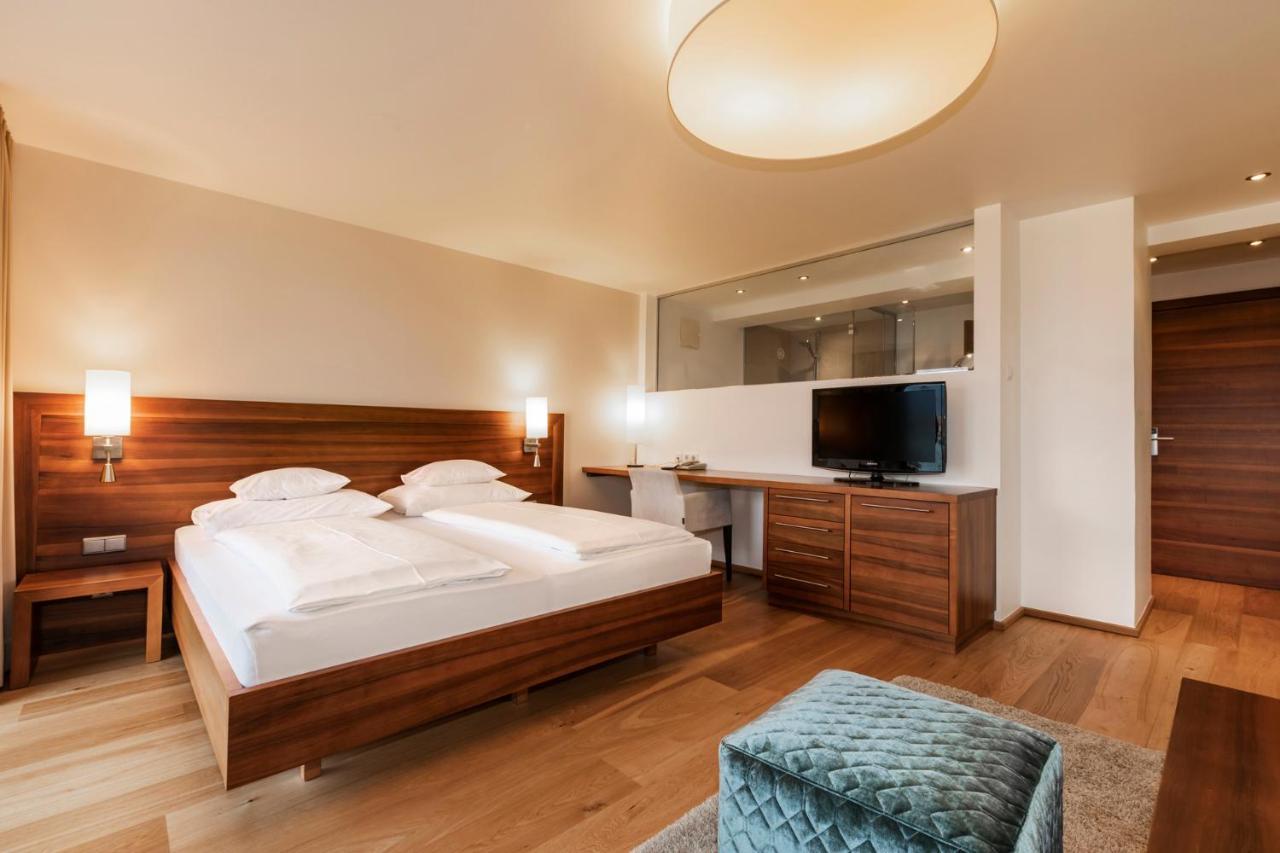 Junior Suite mit Balkon, Dampfdusche und Seeblick
