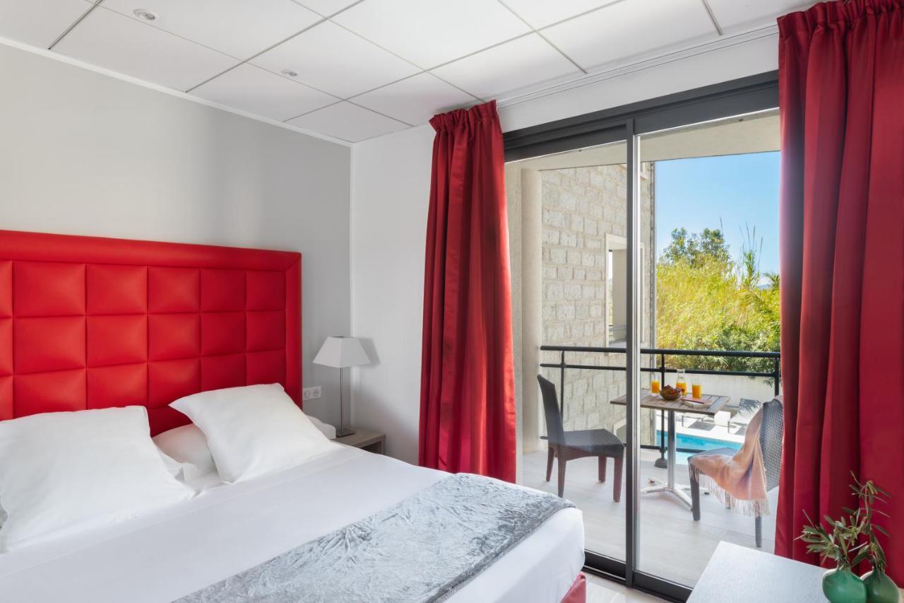 Chambre Double (Côté Piscine) - 14 m2