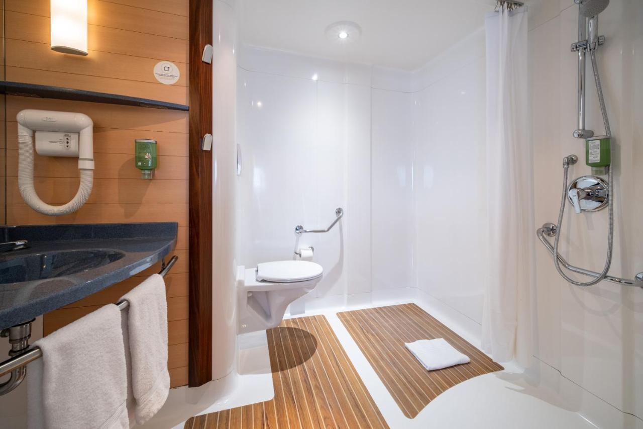Chambre Triple - Accessible aux Personnes à Mobilité Réduite