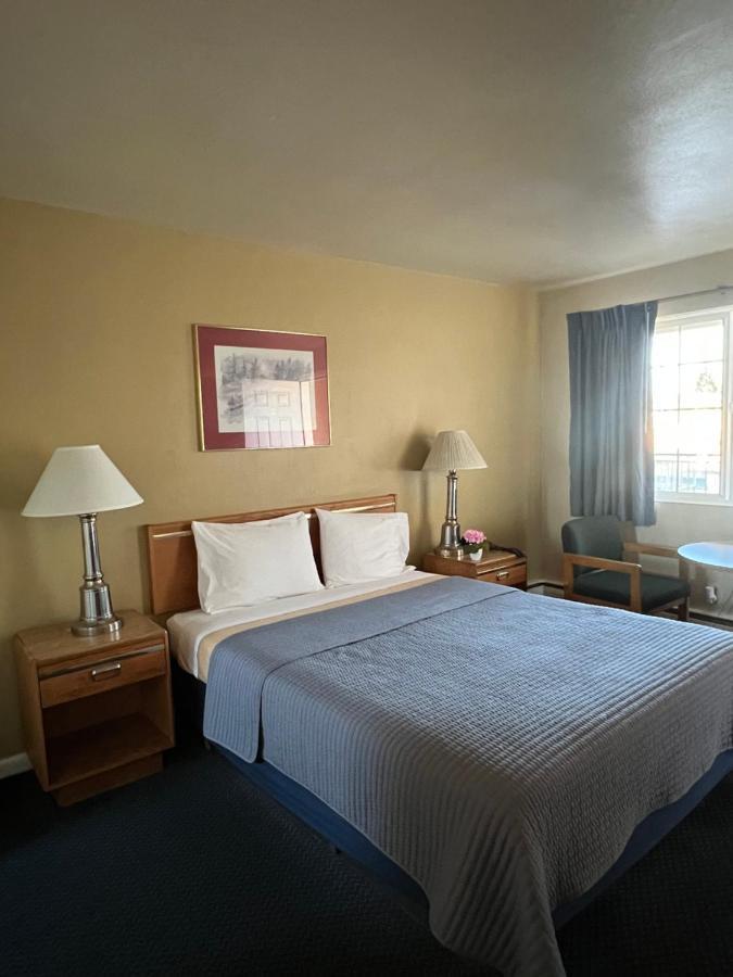 Standard Suite,1551440875:JPEG