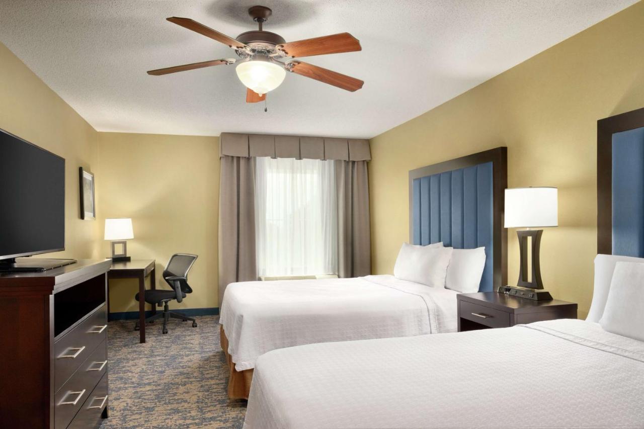 Two Bedroom Suite One King Two Queen Beds Non-Smoking,1498592701:JPEG