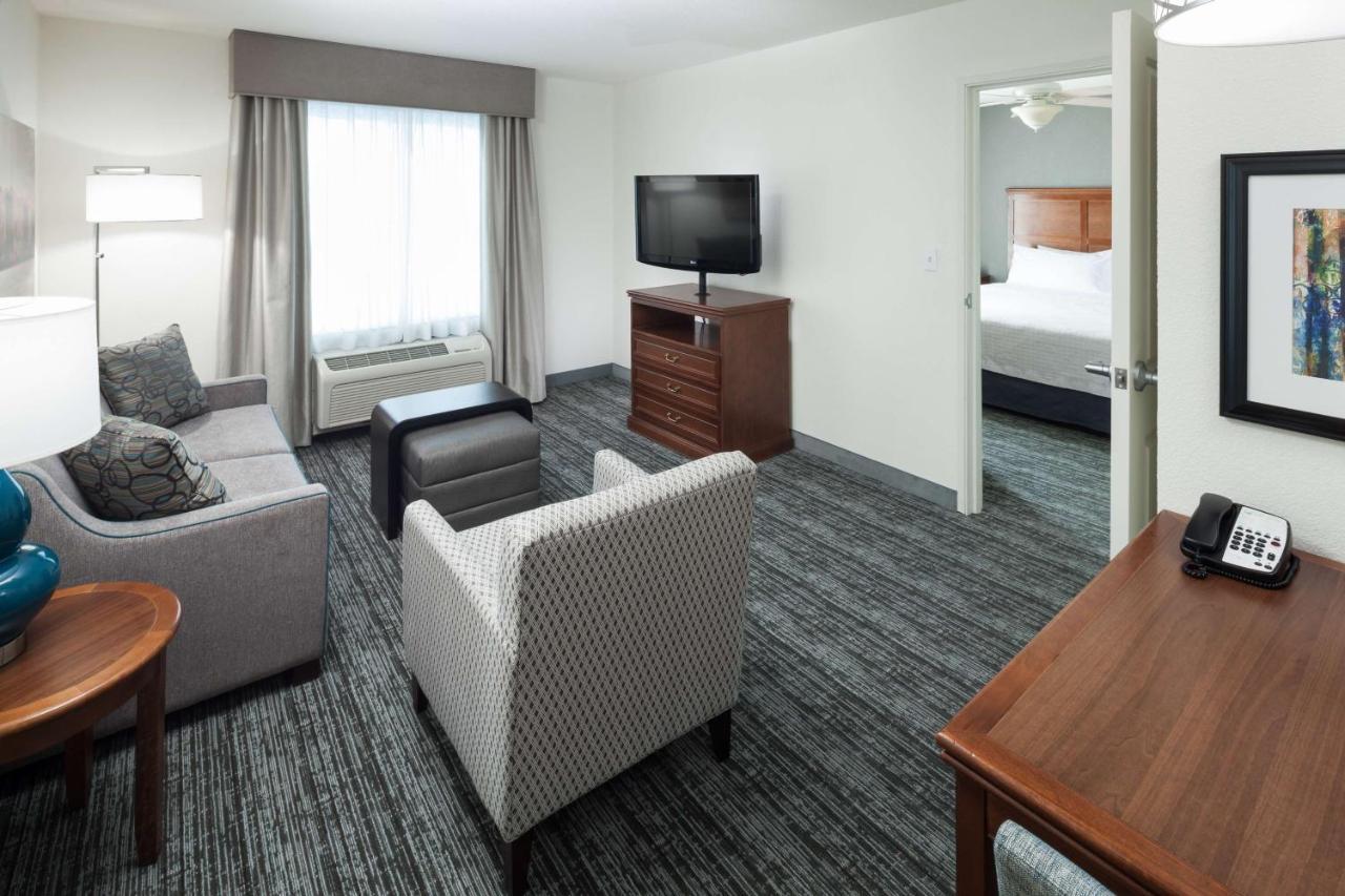 Queen Suite - Mobility and Hearing Access/Non-Smoking