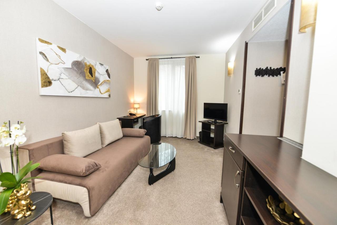 Suite mit Kingsize-Bett und Schlafsofa – Nichtraucher