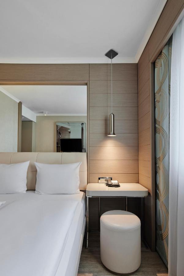 Business Double Room,699473445:JPEG