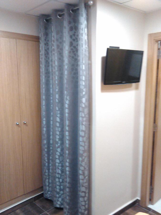 Habitación Individual con baño privado y sin ventana