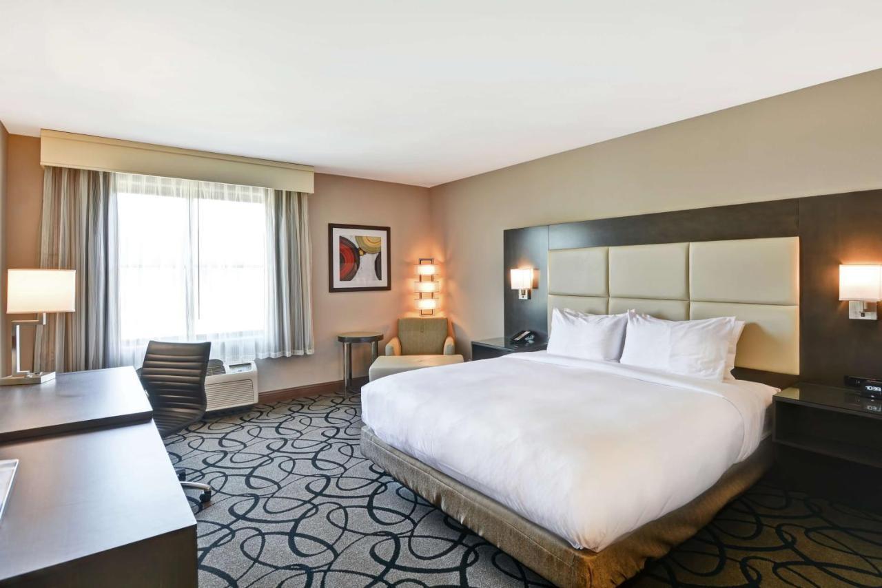 King Room with Roll-In Shower - Mobility and Hearing Access