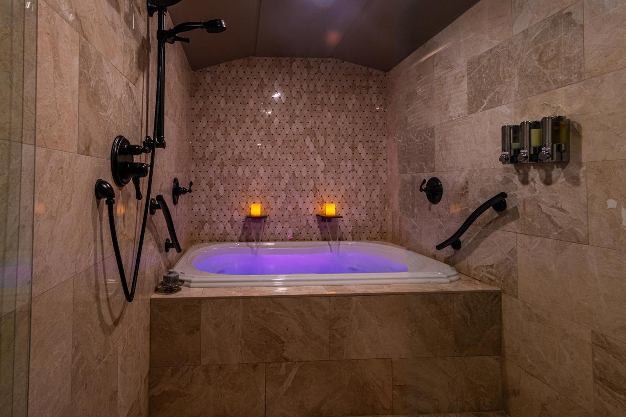 Radiance Mansion Couples Spa Room,1498841683:JPEG