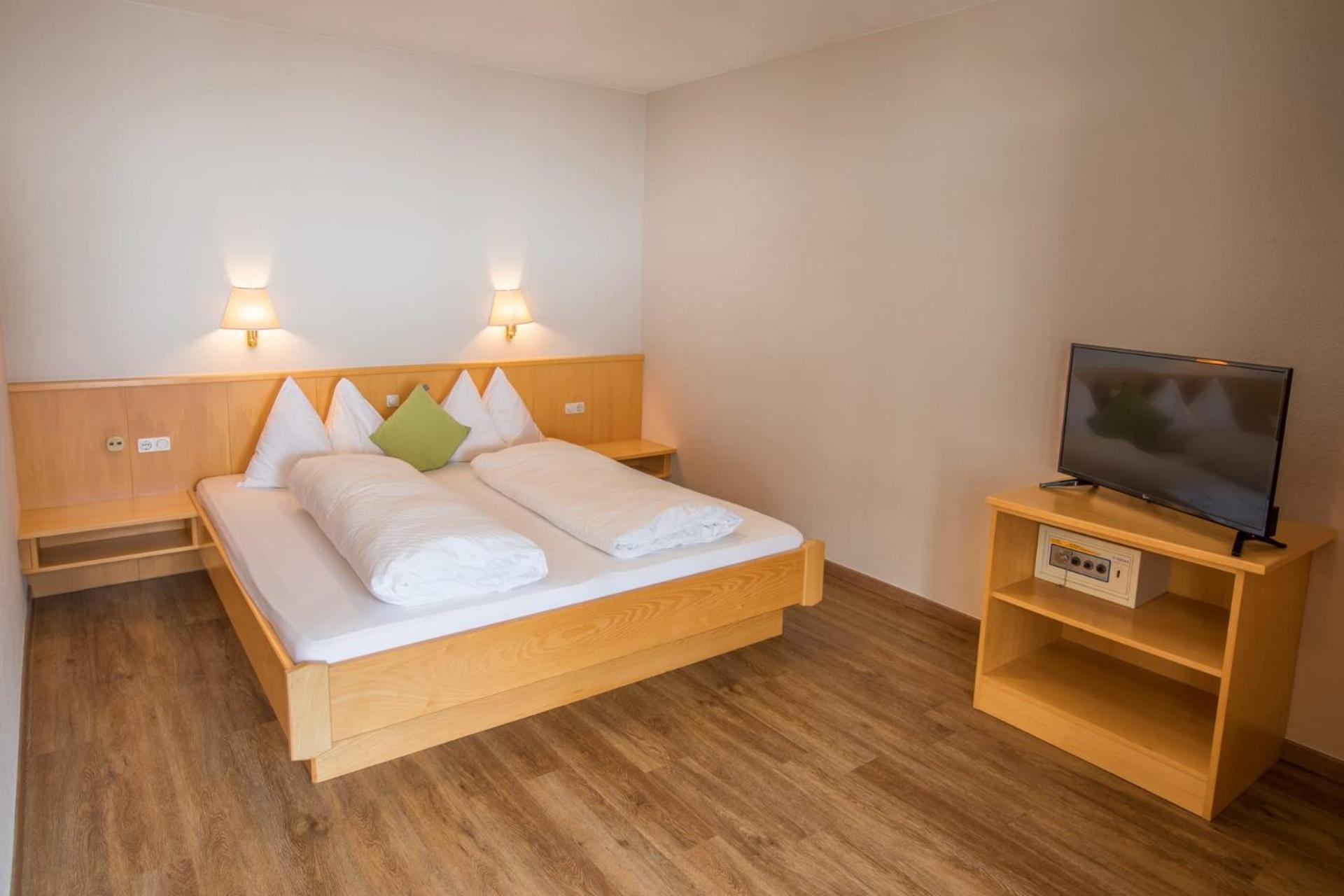 One-Bedroom Apartment,1499654911:JPEG