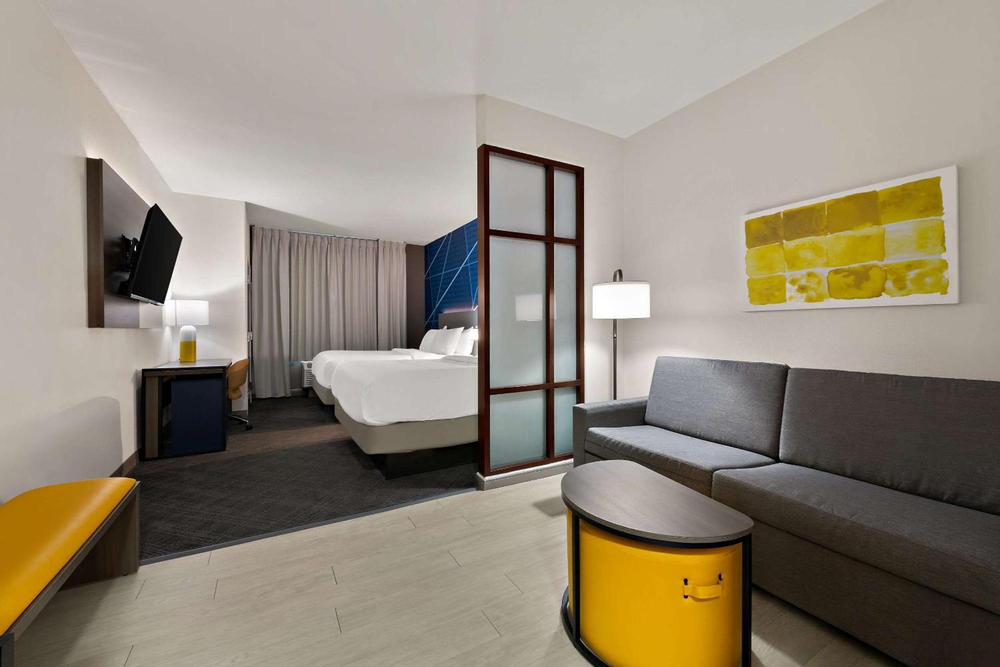 Queen Suite with Two Queen Beds - Non-Smoking,1499771398:JPEG