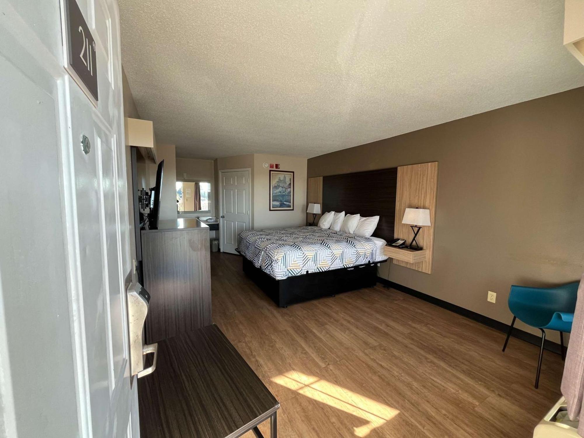 King Room - Disability Access - Non-Smoking