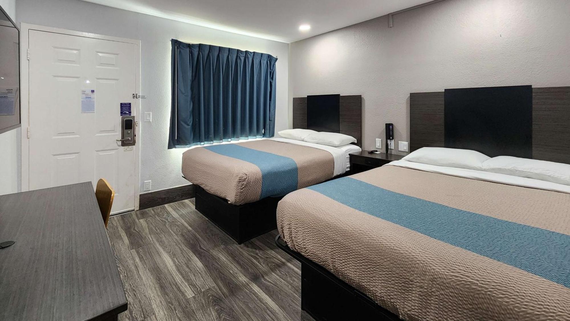 2 Full Beds