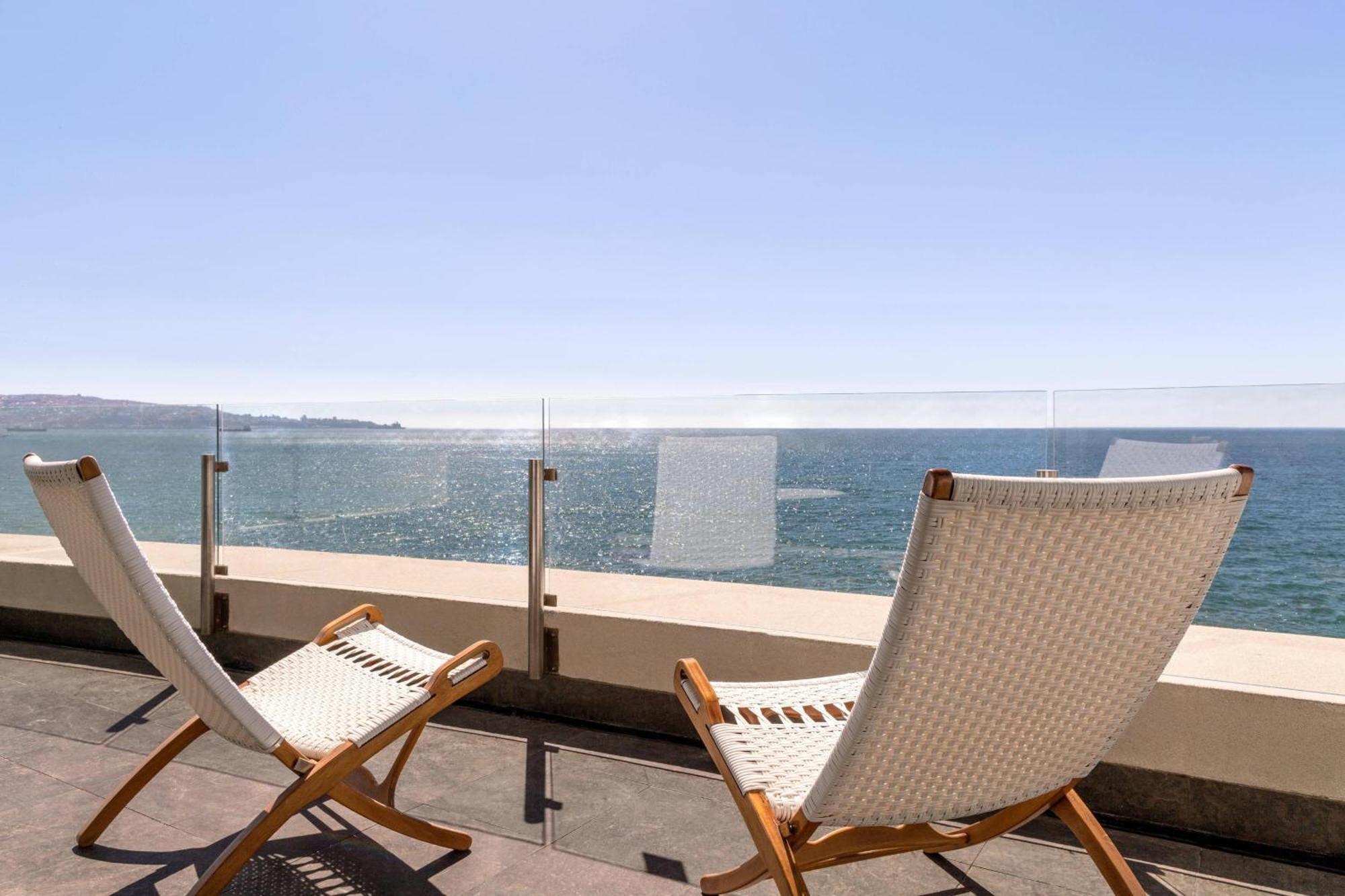 Classic, Guest room, 1 Queen, Ocean view, Balcony