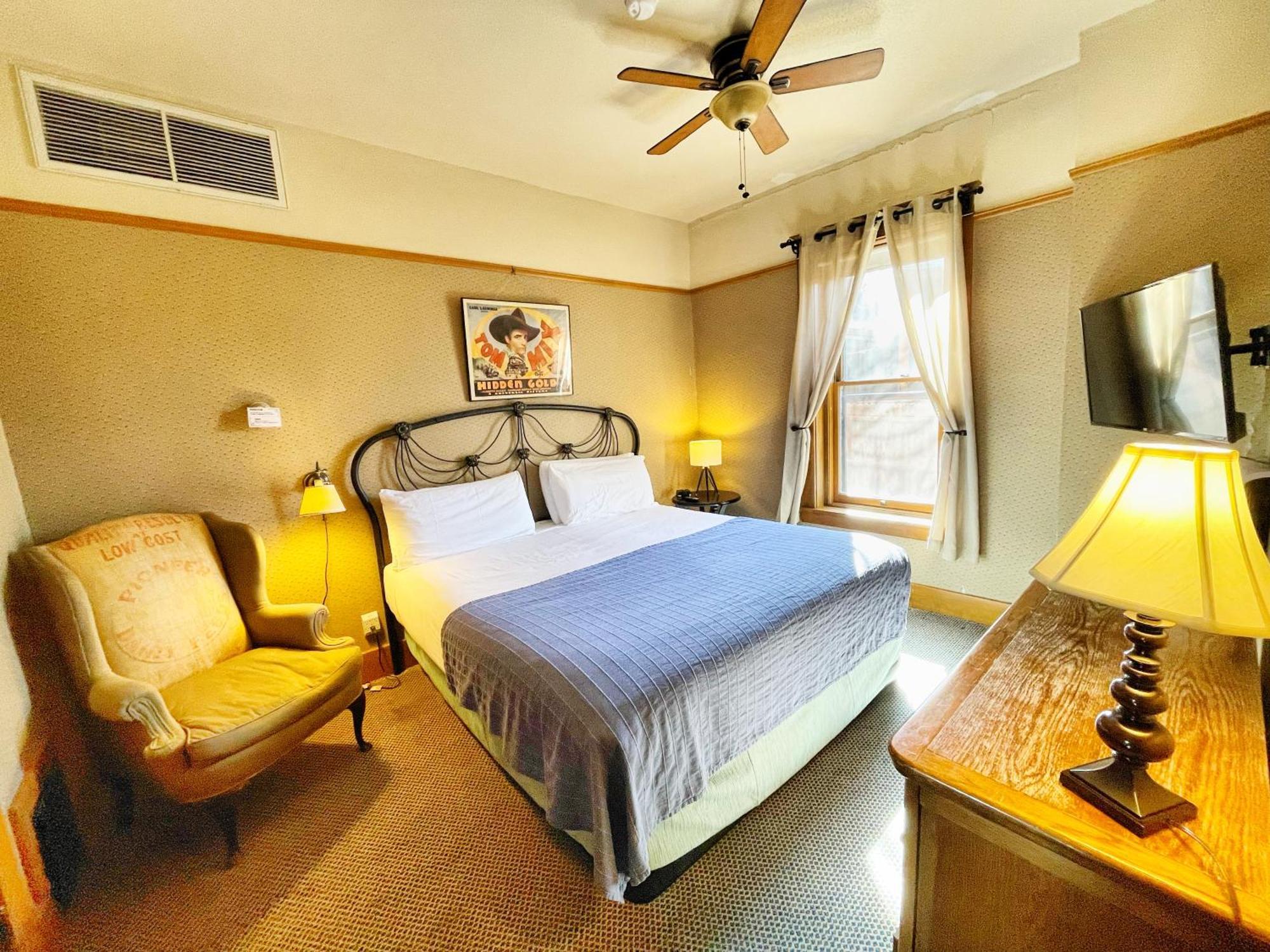 King Suite,1706467972:JPEG