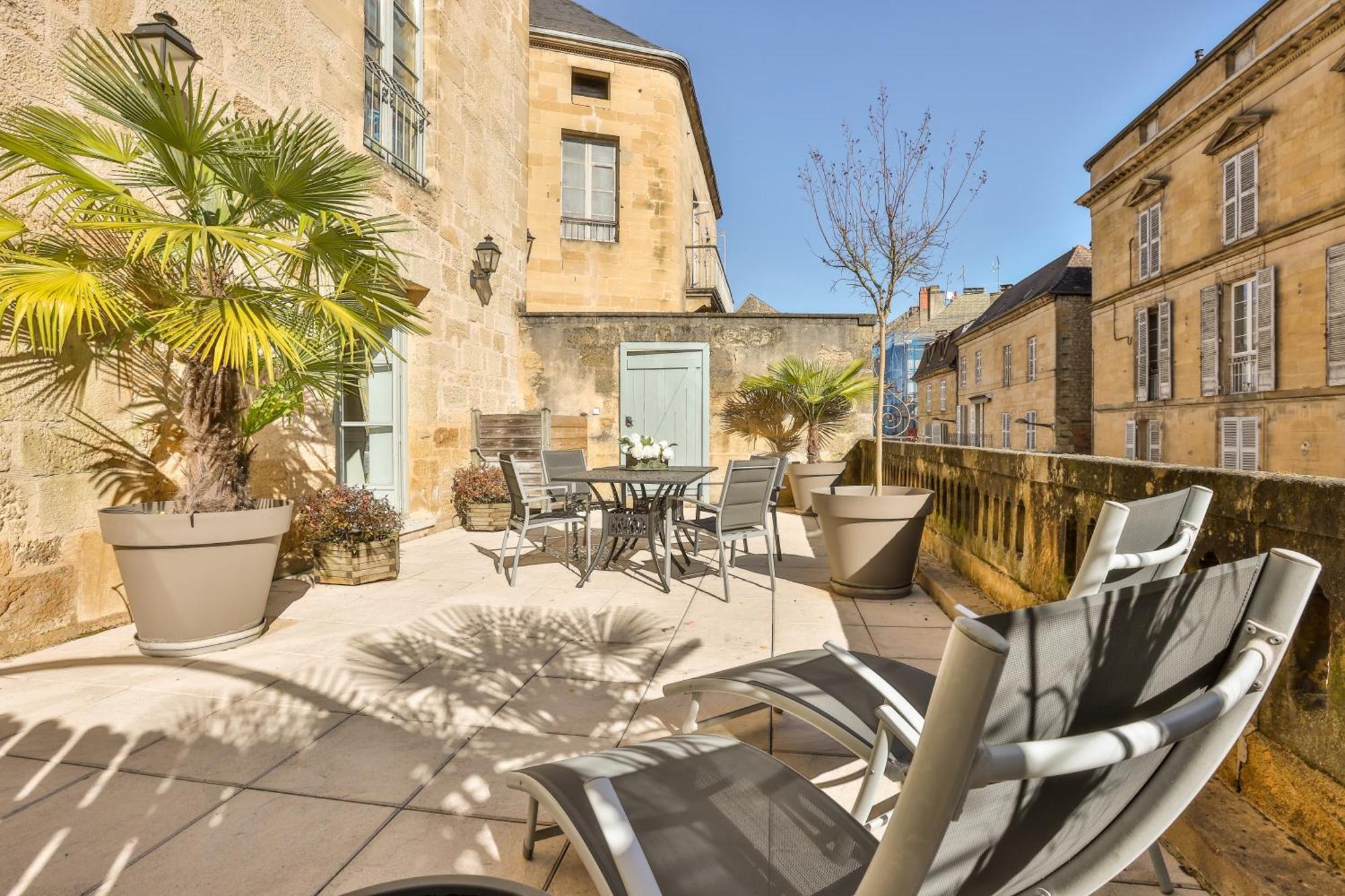 Appartement avec Terrasse (Rez-de-Chaussée)