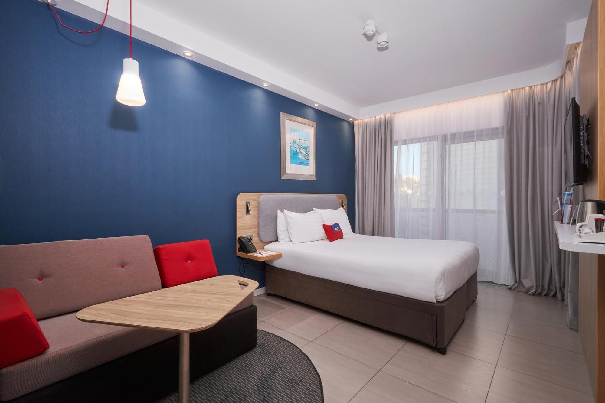 Quarto Duplo Standard com Sofá-Cama e Varanda